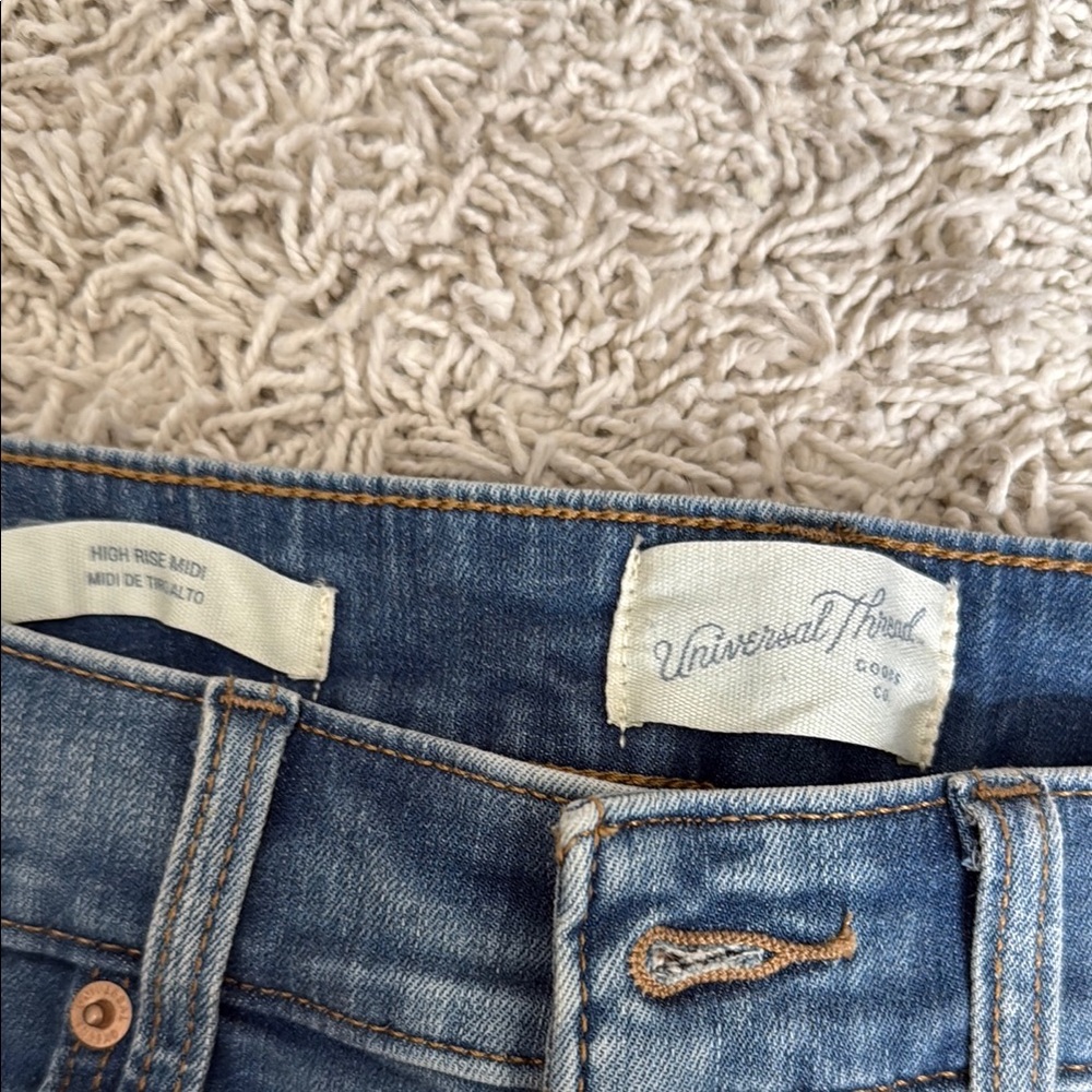Universal Thread High Rise Denim Shorts - Picture 2 of 4